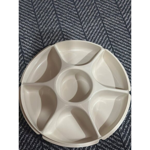 VTG Tupperware Veggie Divided Condiment Serving Tray With Lid #1665-3 - Picture 2 of 7